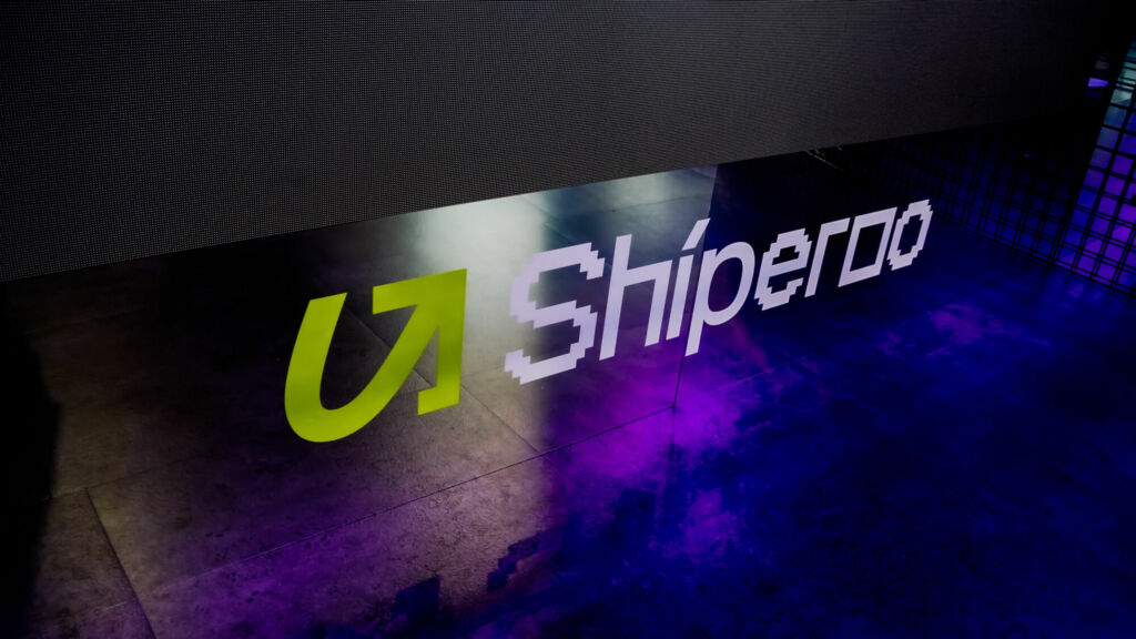 Full effect of finished logo on mirrored dibond