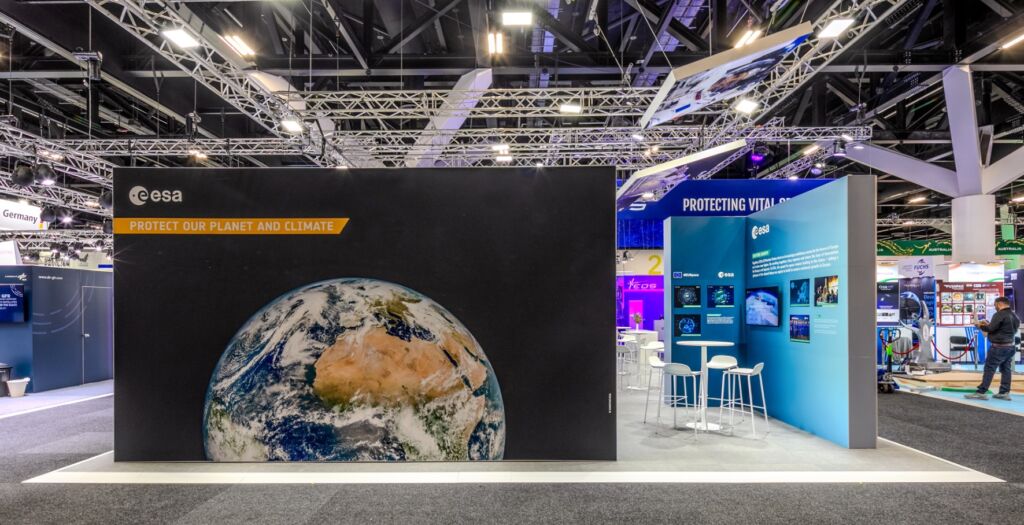 large format image print exhibition stand panels
